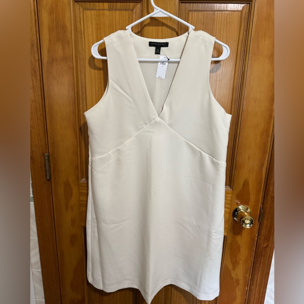 NWT Banana Republic size 10 shift dress.  Fully lined